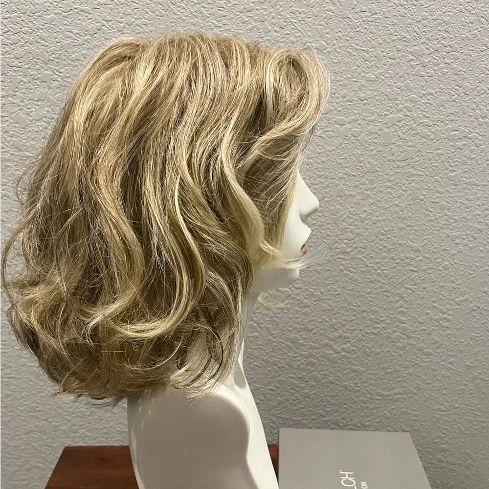 Raquel Welch It Curl
Pale Golden Honey RL16/88 - Picture 4 of 8